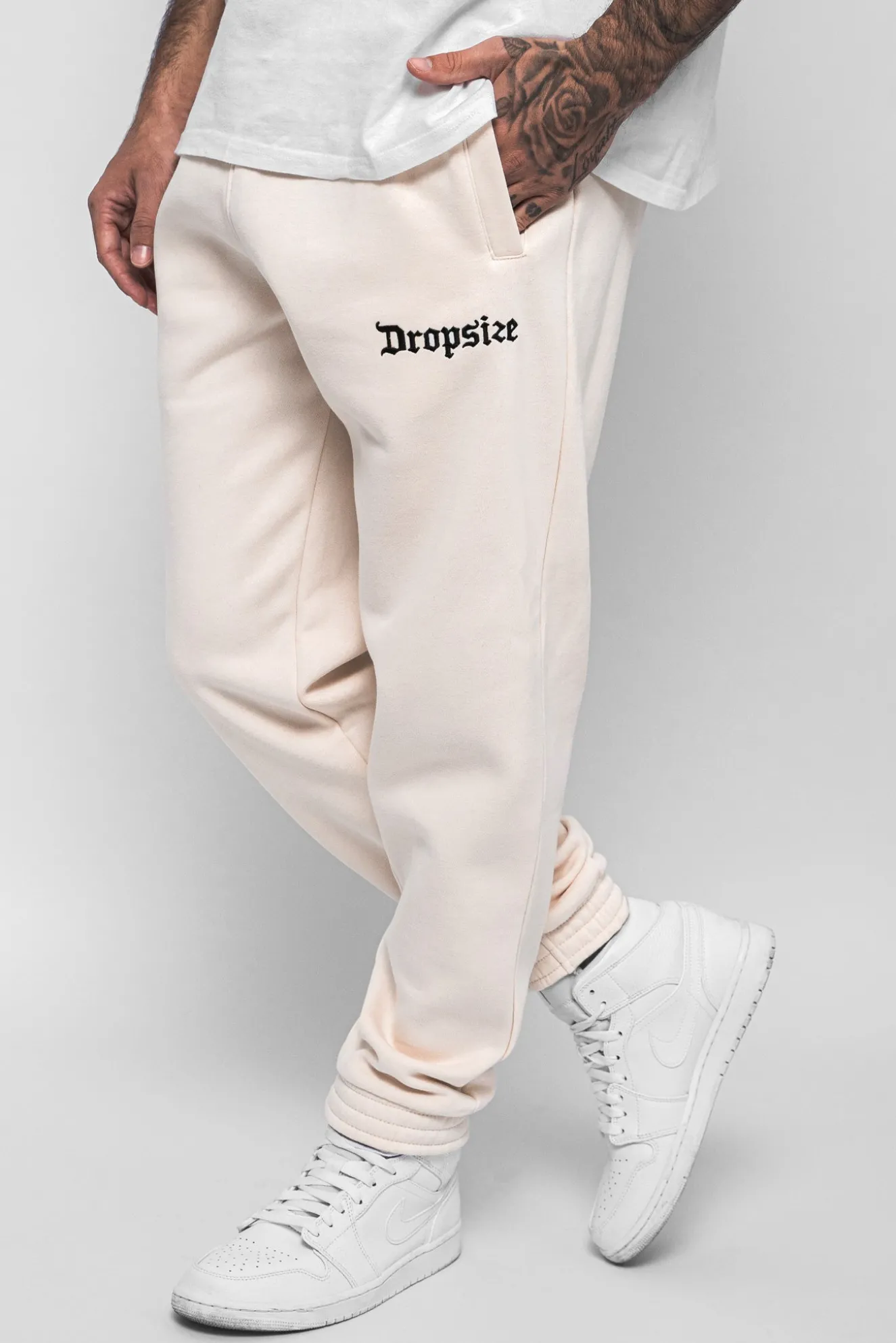 EMBO V2 JOGGER COCONUT MILK
