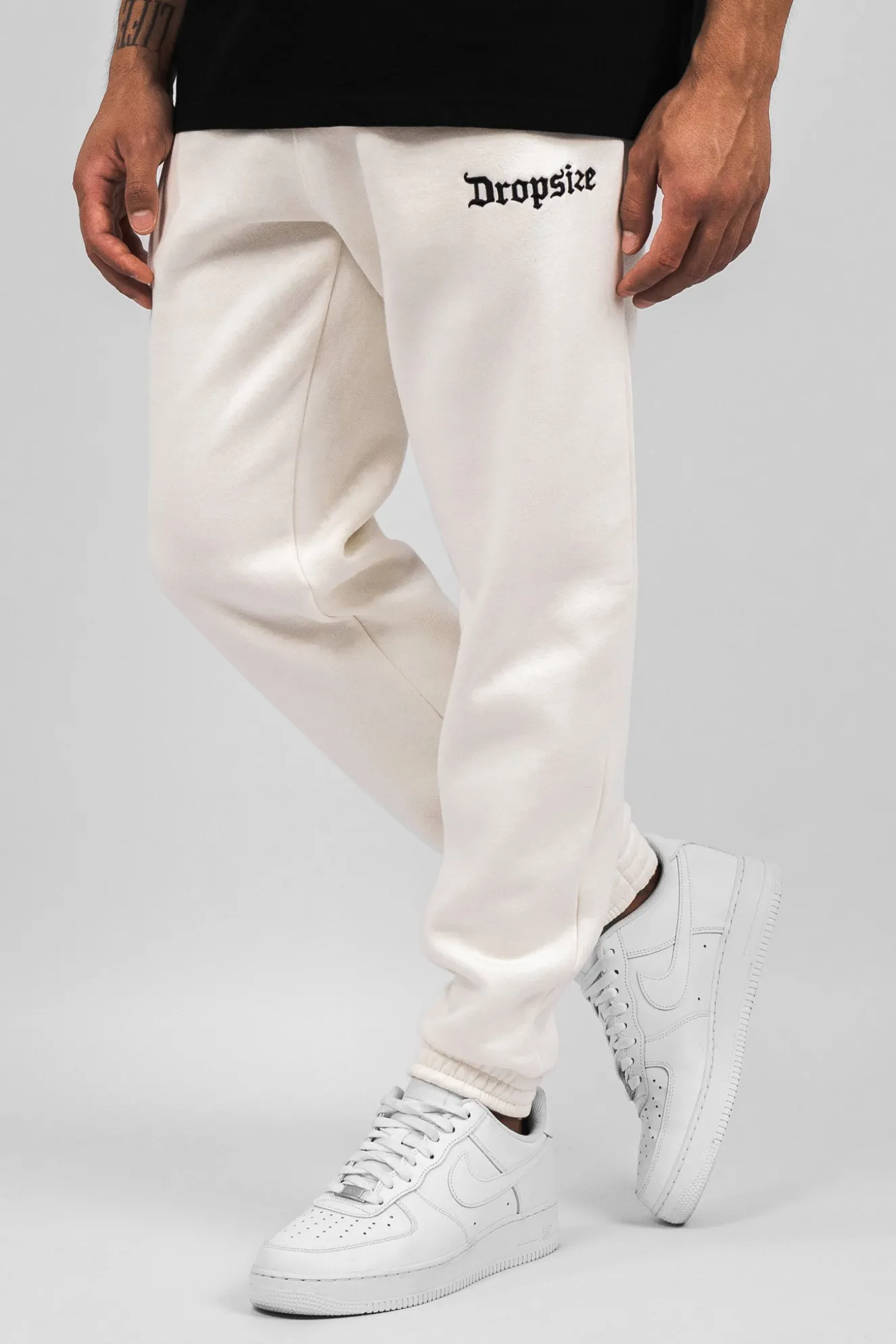 EMBO V2 JOGGER CREAM WHITE