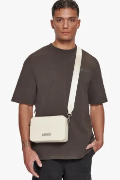 ESSENTIALS SHOULDER BAG CREAM