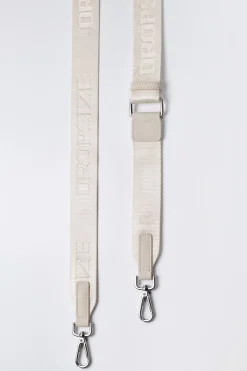 ESSENTIALS SHOULDER BAG CREAM
