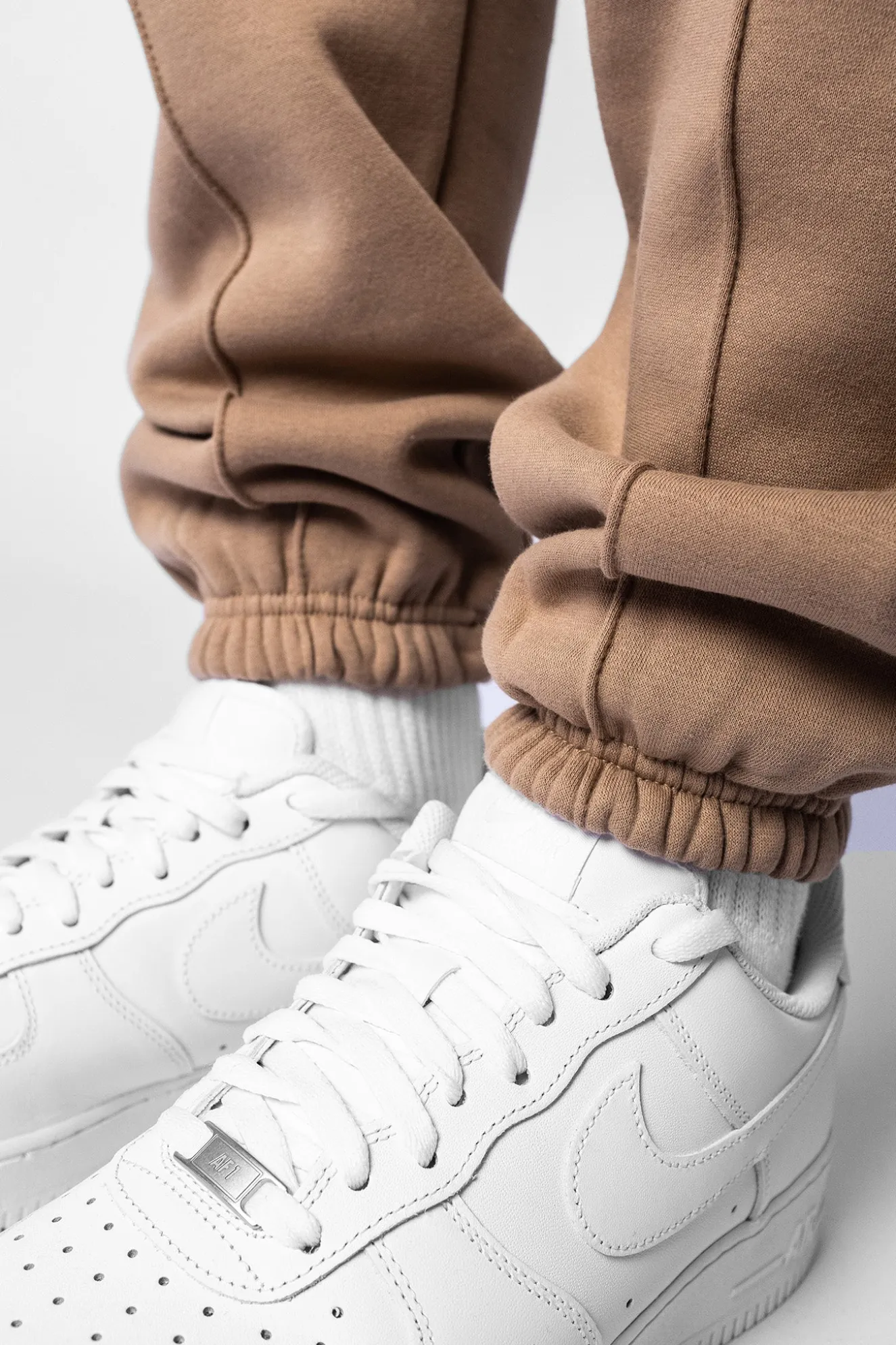 HEAVY EMBO SWEAT PANT SAND