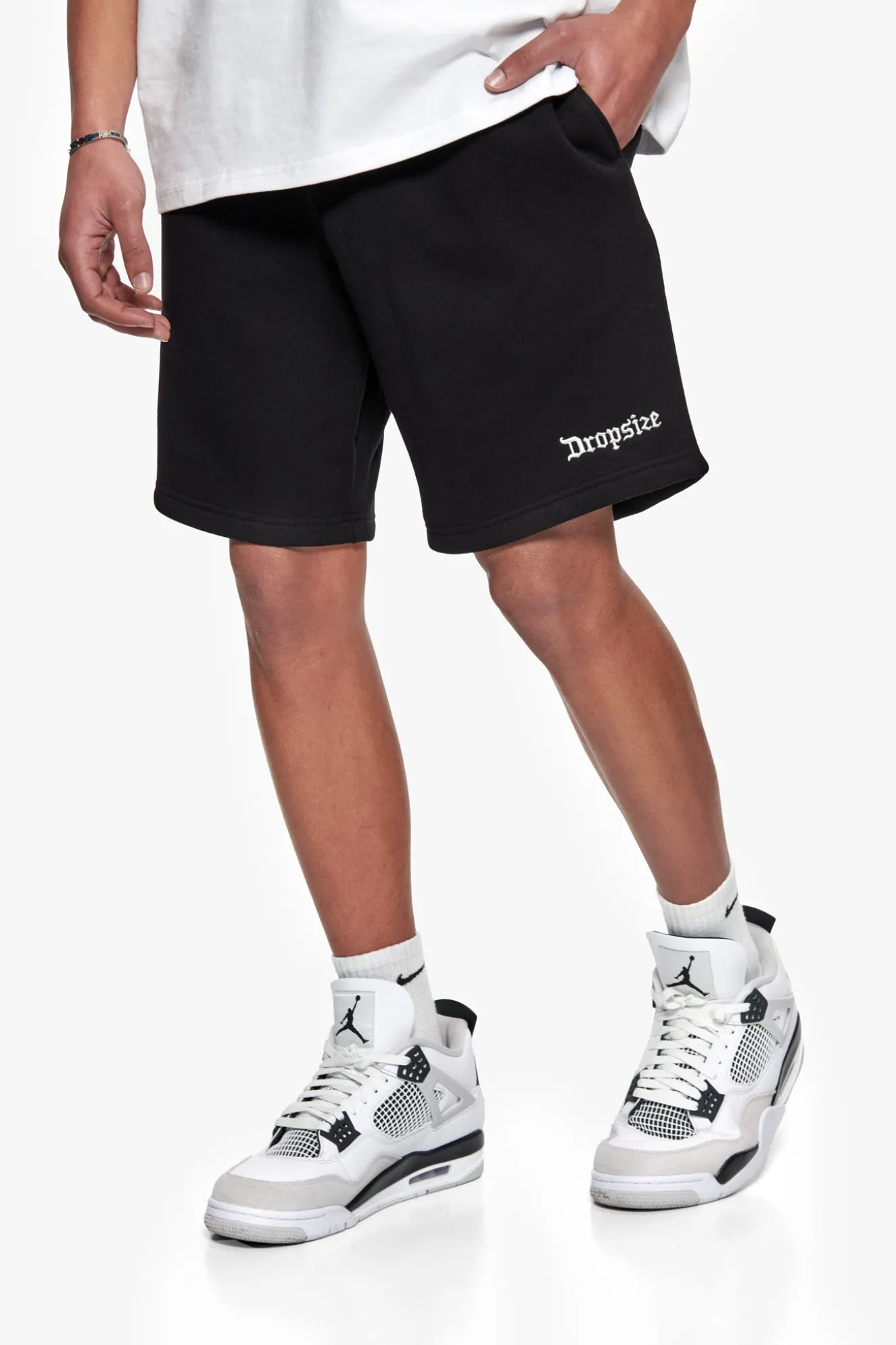 HEAVY EMBO SWEATSHORTS BLACK