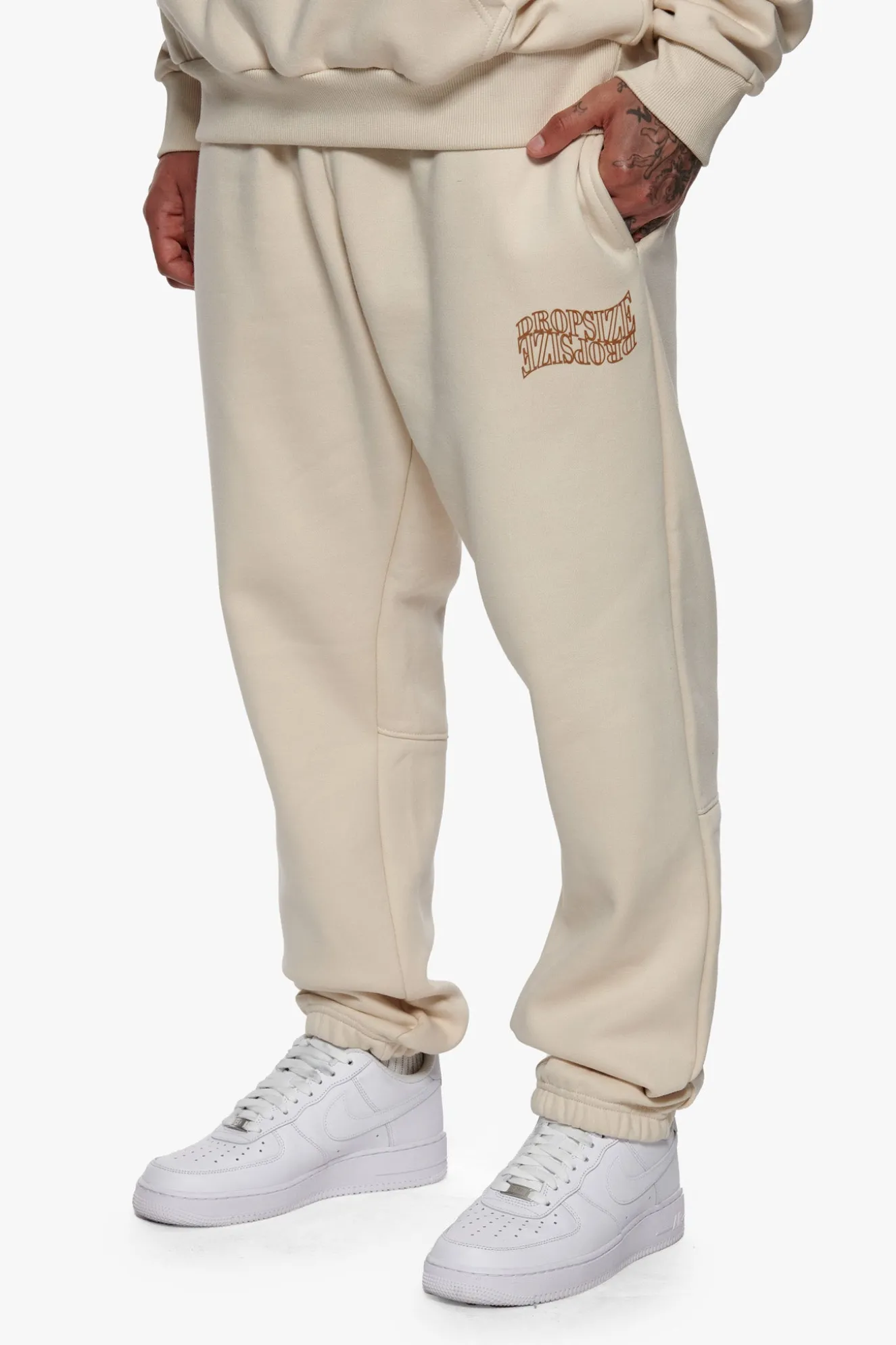 HEAVY MIRRORED LOGO JOGGER COCONUT MILK