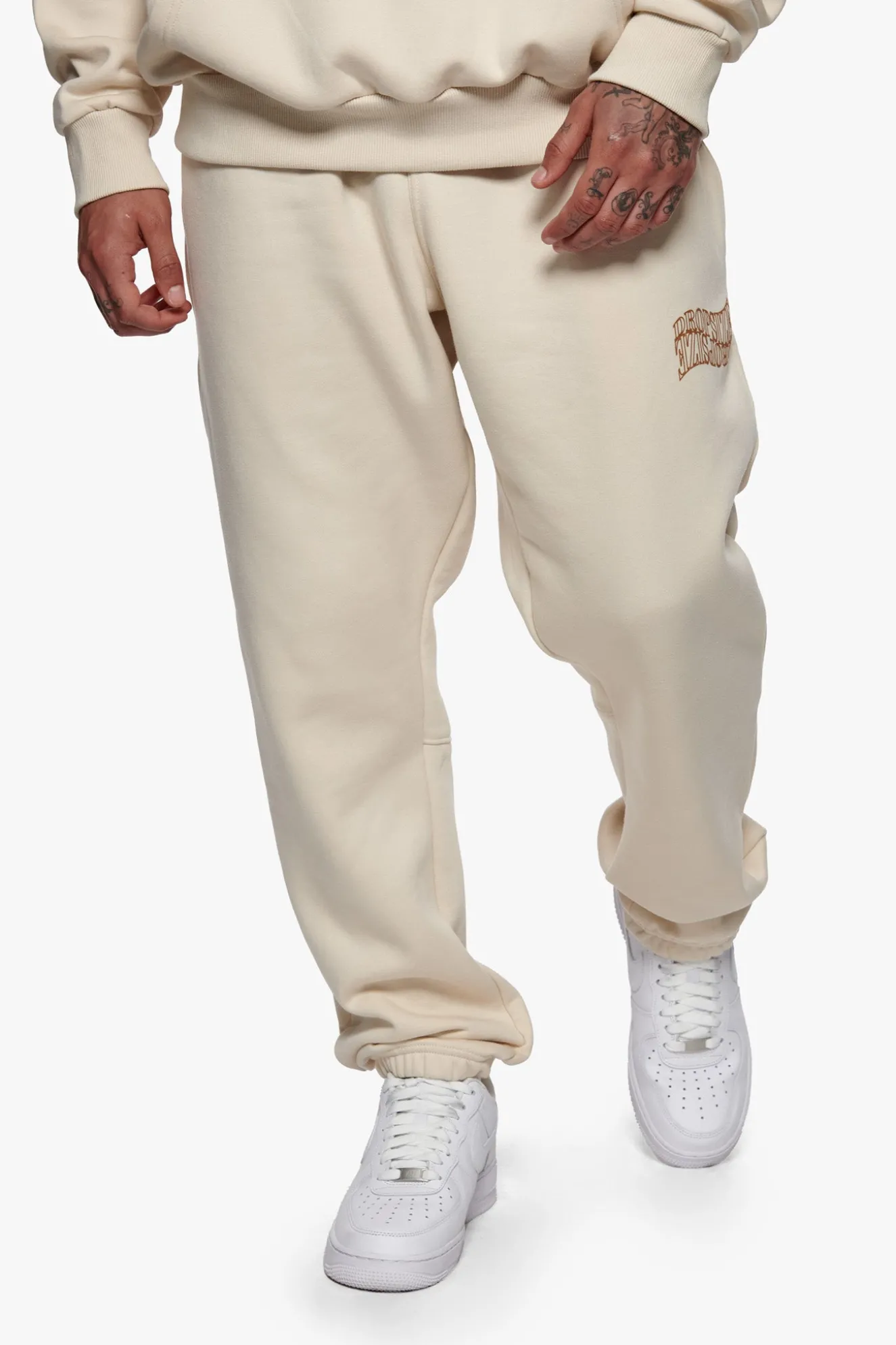 HEAVY MIRRORED LOGO JOGGER COCONUT MILK