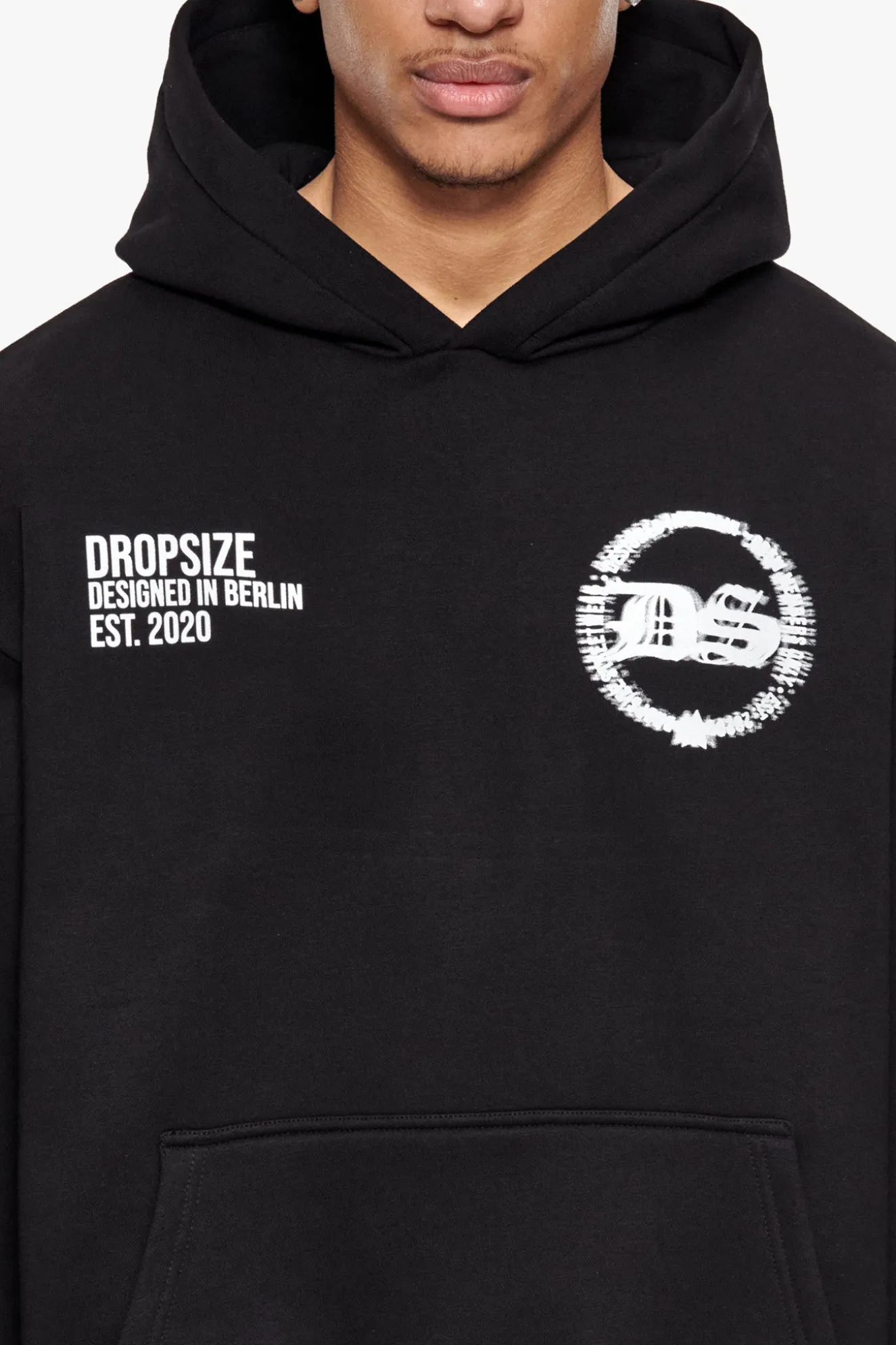 HEAVY OVERSIZE DESIGNED IN BERLIN HOODIE BLACK
