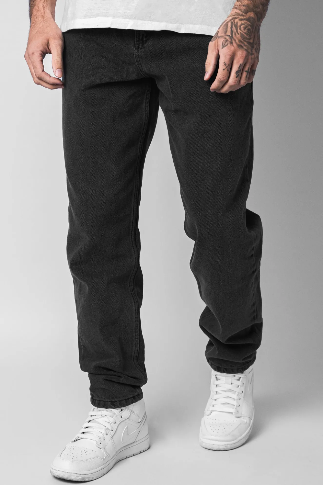 LOOSE FIT WASHED GRAY JEANS
