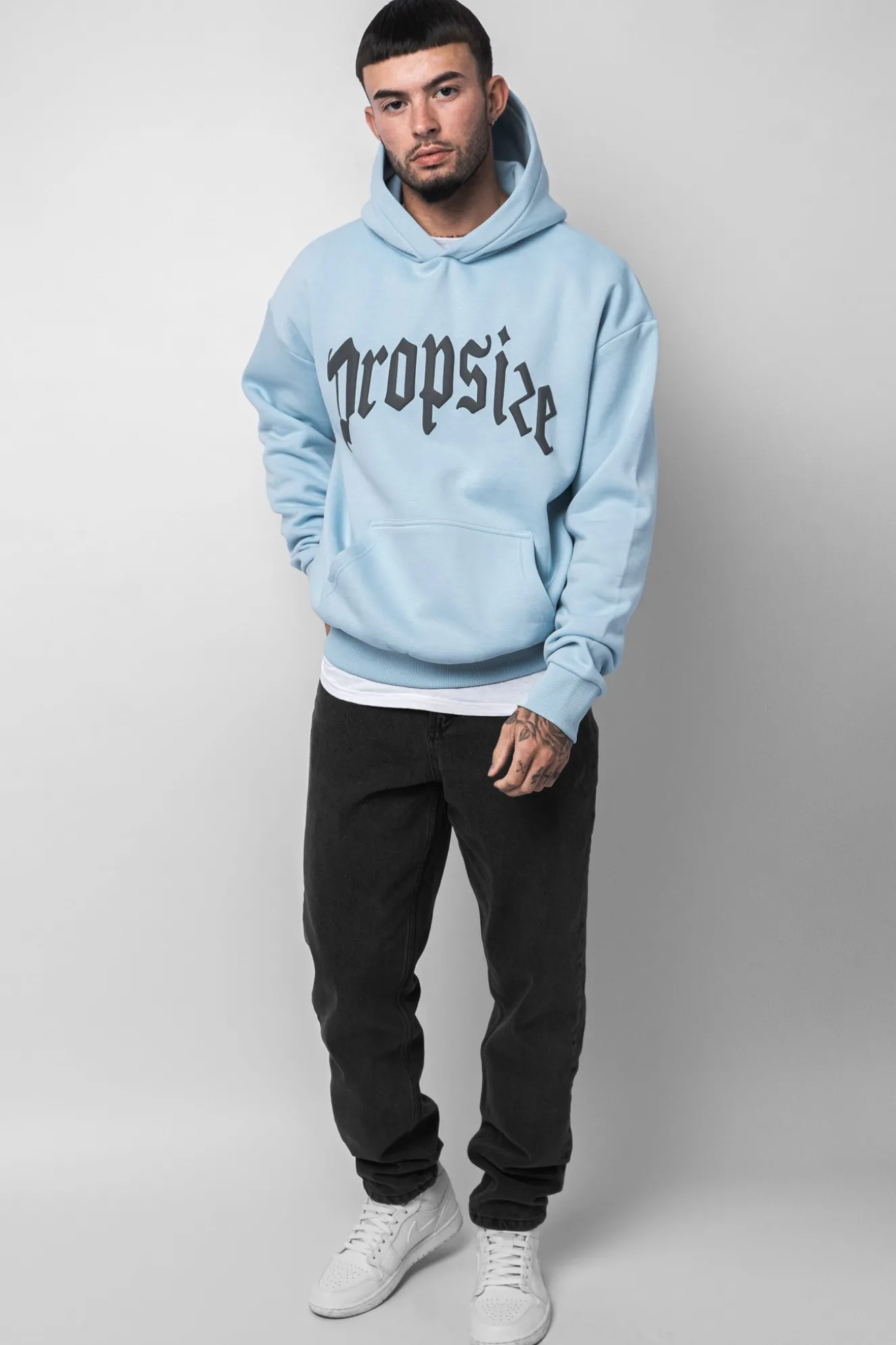 LOOSE FIT WASHED GRAY JEANS
