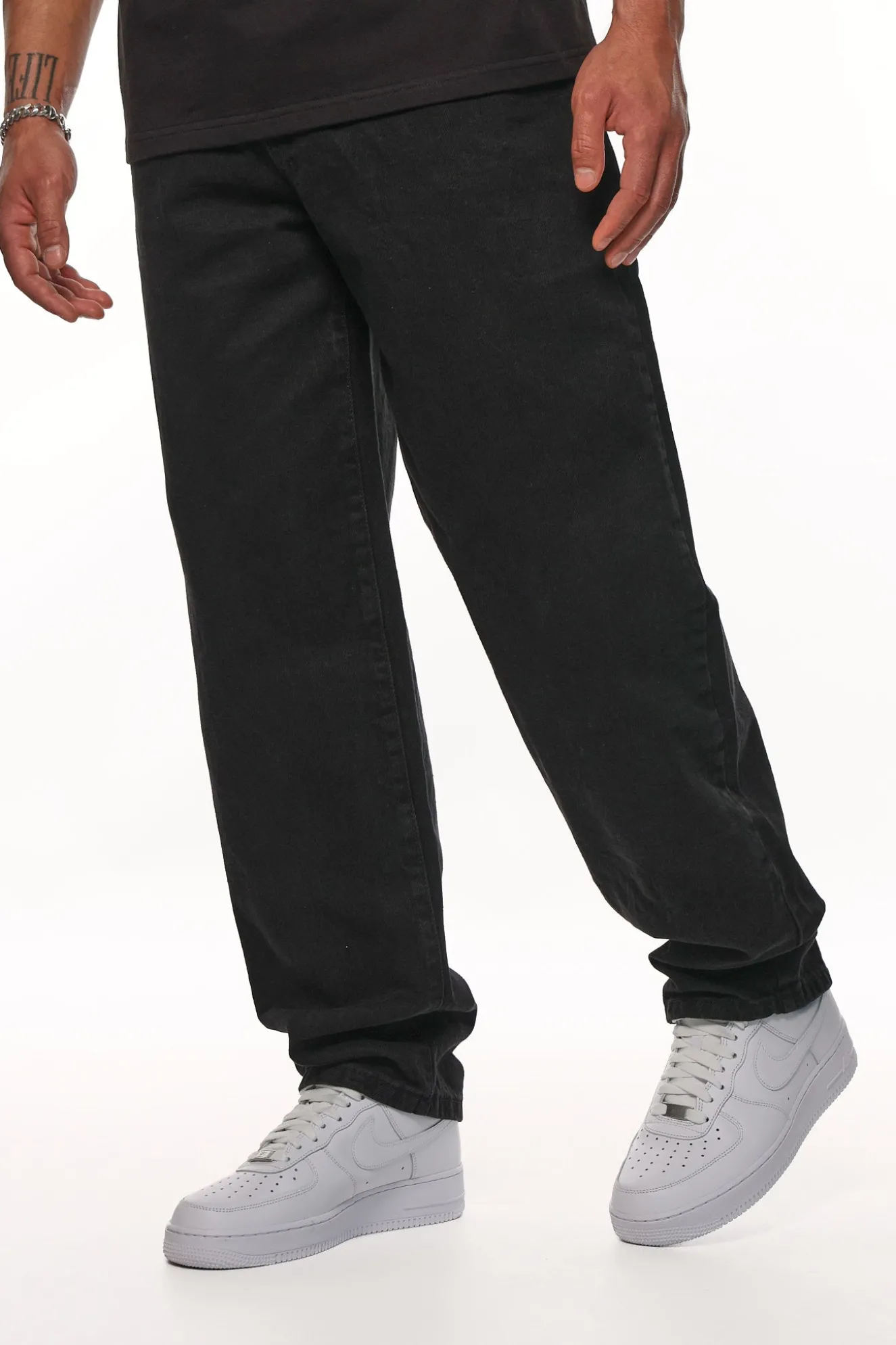 V4 LOOSE FIT JEANS BLACK