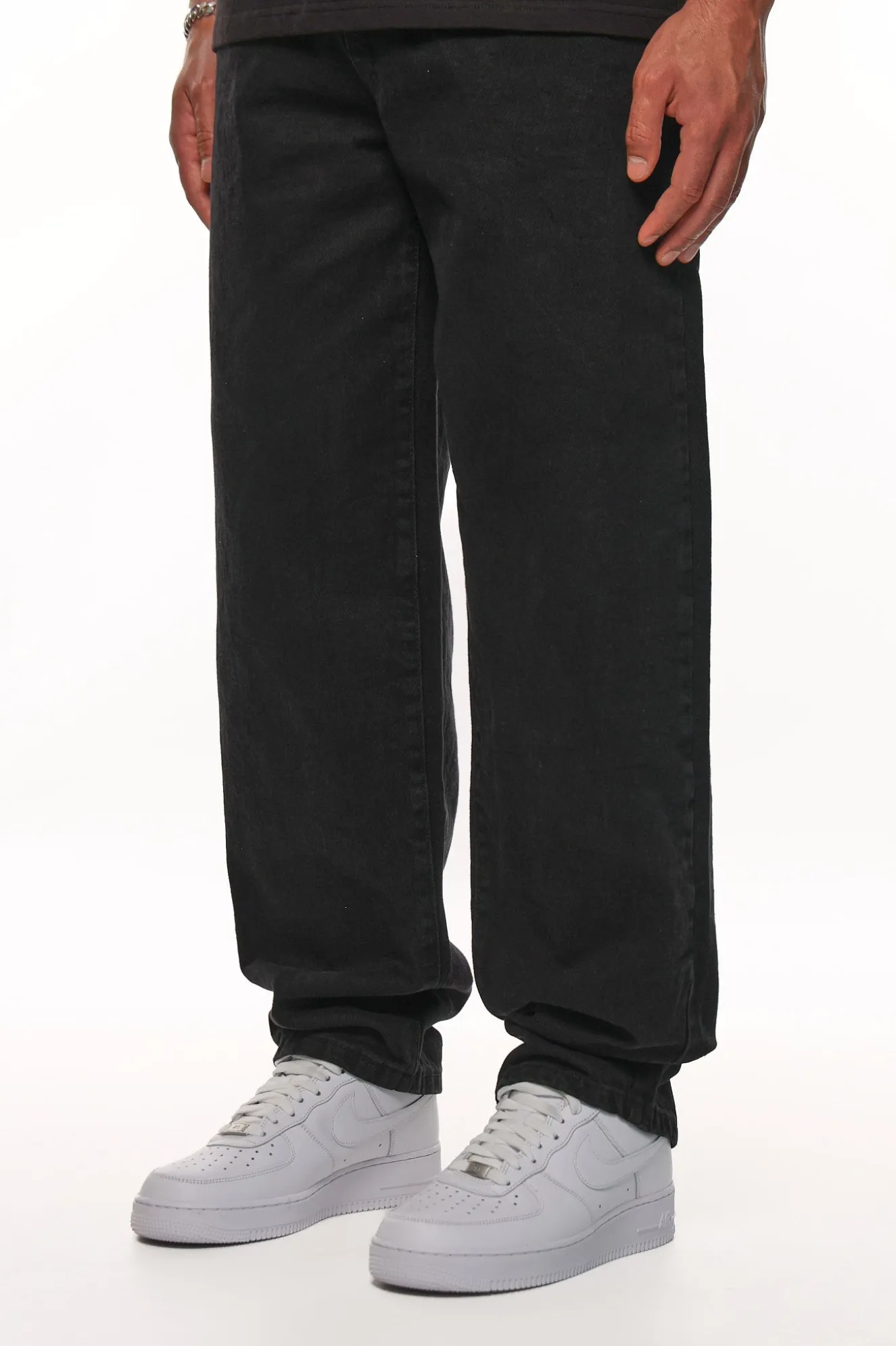 V4 LOOSE FIT JEANS BLACK