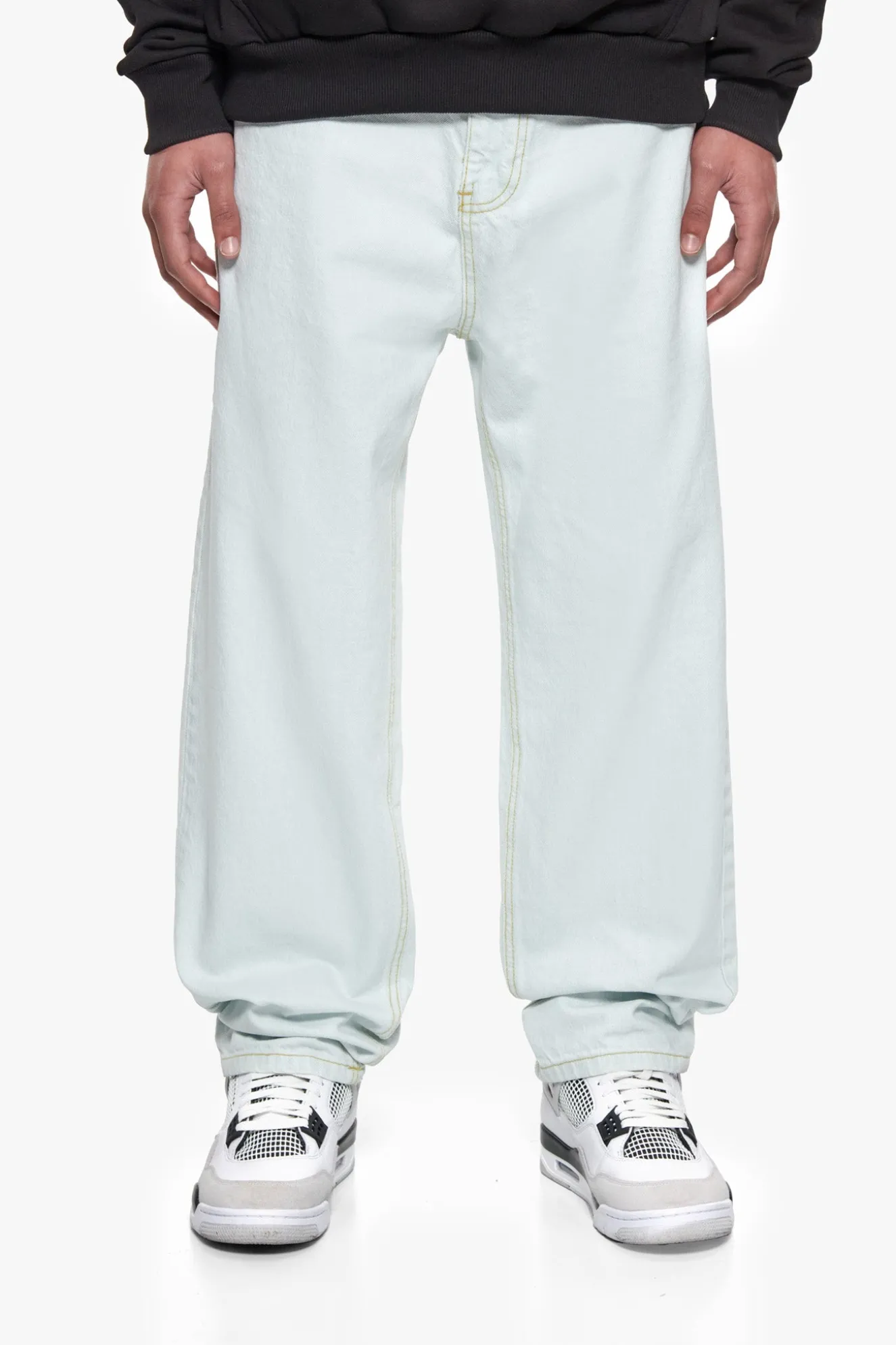 V4 LOOSE FIT JEANS LIGHT BLUE