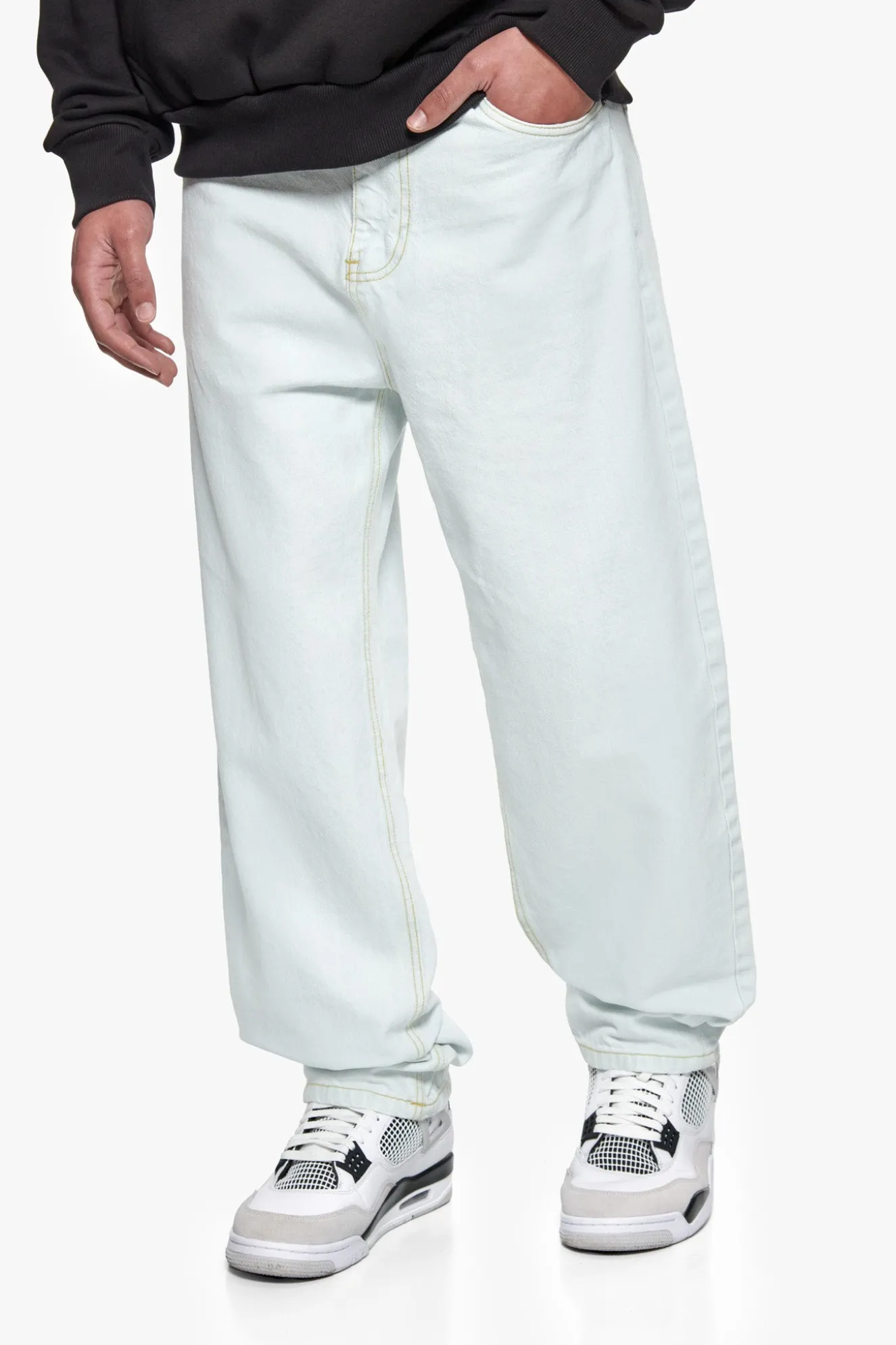 V4 LOOSE FIT JEANS LIGHT BLUE